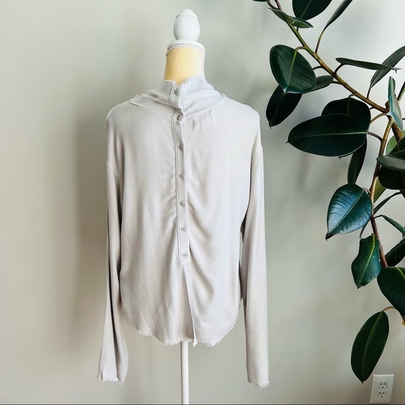 Anthropologie Cloth & Stone button back frayed top - Picture 4 of 8